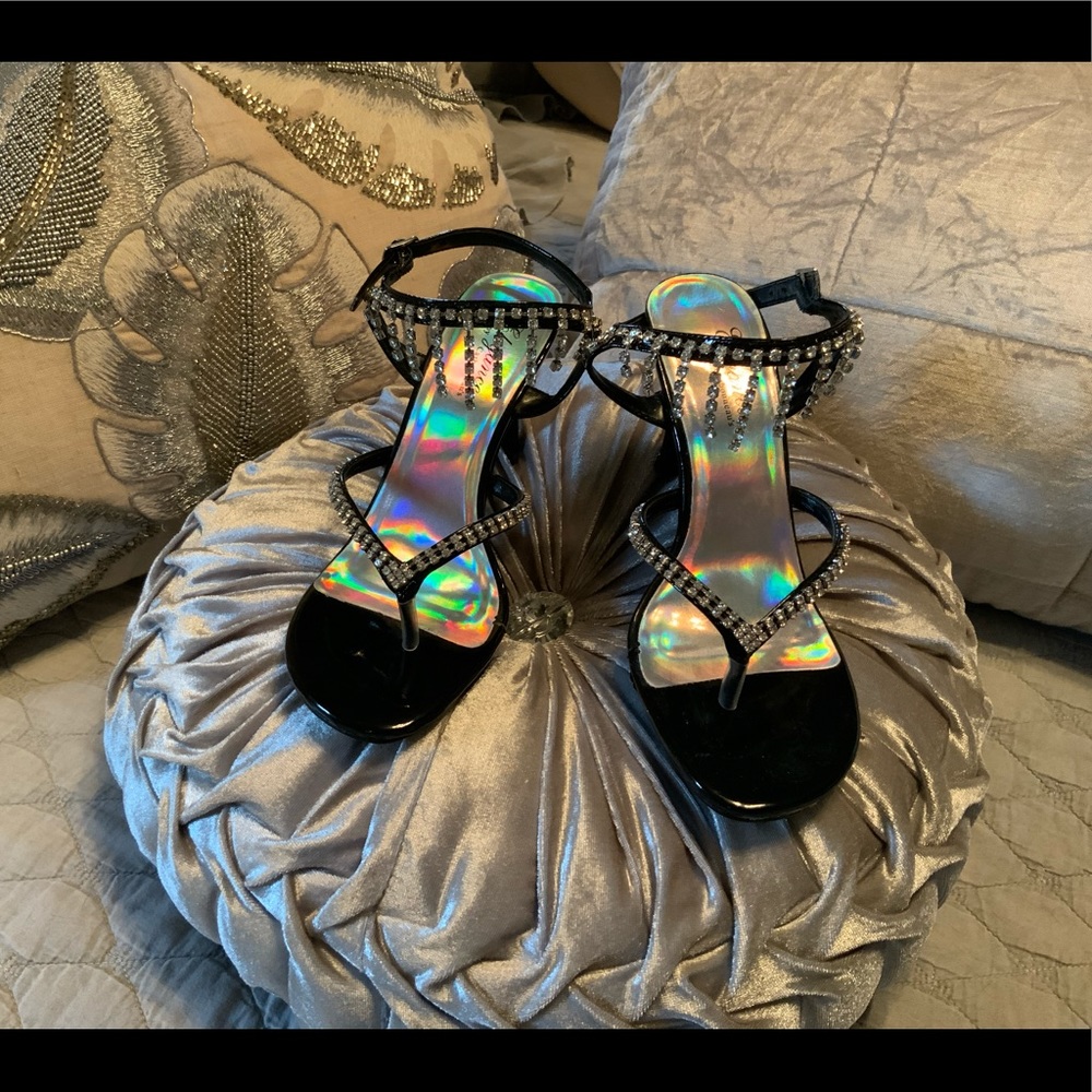 NWT Elegance by Carbonneau’s heels